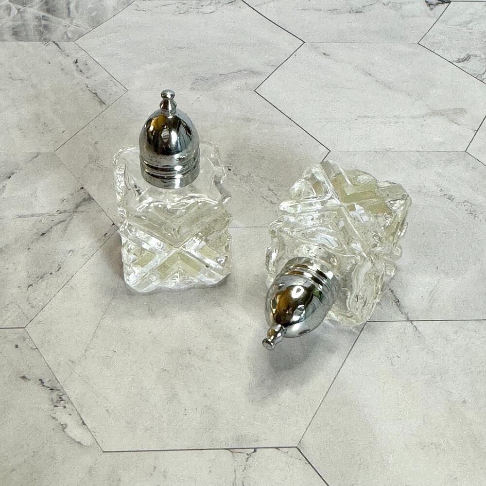 FB Rogers Salt & Pepper Shakers Set Of 2 Crystal Silver Plated Tops Japan EUC